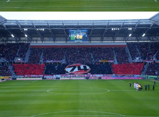 جماهير فرايبورج تحيي ذكرى شهداء الأهلي في مباراة فيردر بريمن بالدوري الألماني