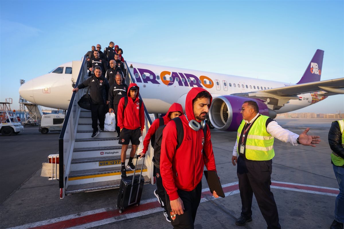 <strong>بعثة الأهلي تصل إلى القاهرة بعد التعادل مع شبيبة القبائل&nbsp;</strong>