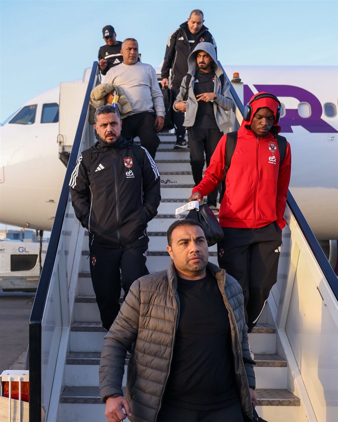 <strong>بعثة الأهلي تصل إلى القاهرة بعد التعادل مع شبيبة القبائل&nbsp;</strong>