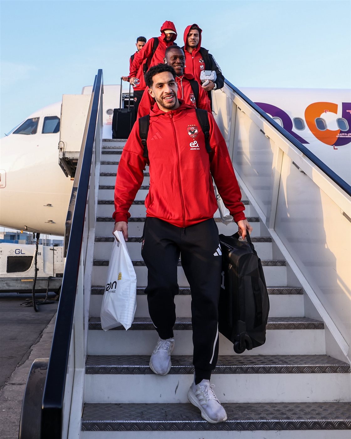 <strong>بعثة الأهلي تصل إلى القاهرة بعد التعادل مع شبيبة القبائل&nbsp;</strong>