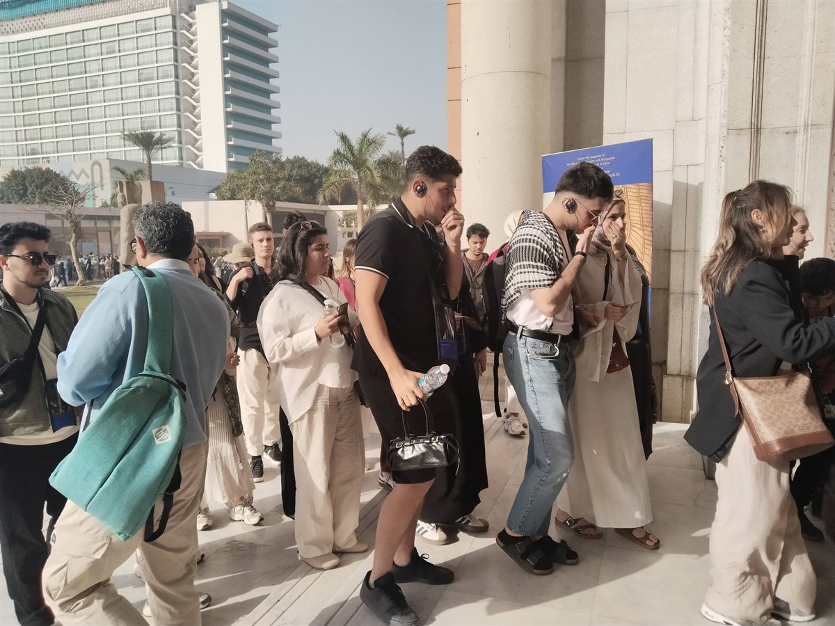 &nbsp; السائحين داخل المتحف المصري بالتحرير
