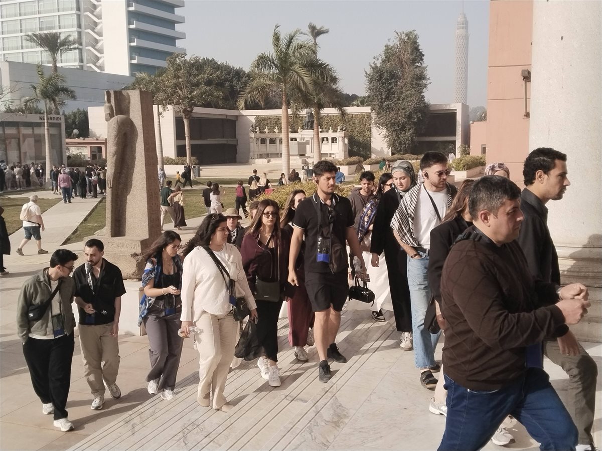 &nbsp; السائحين داخل المتحف المصري بالتحرير