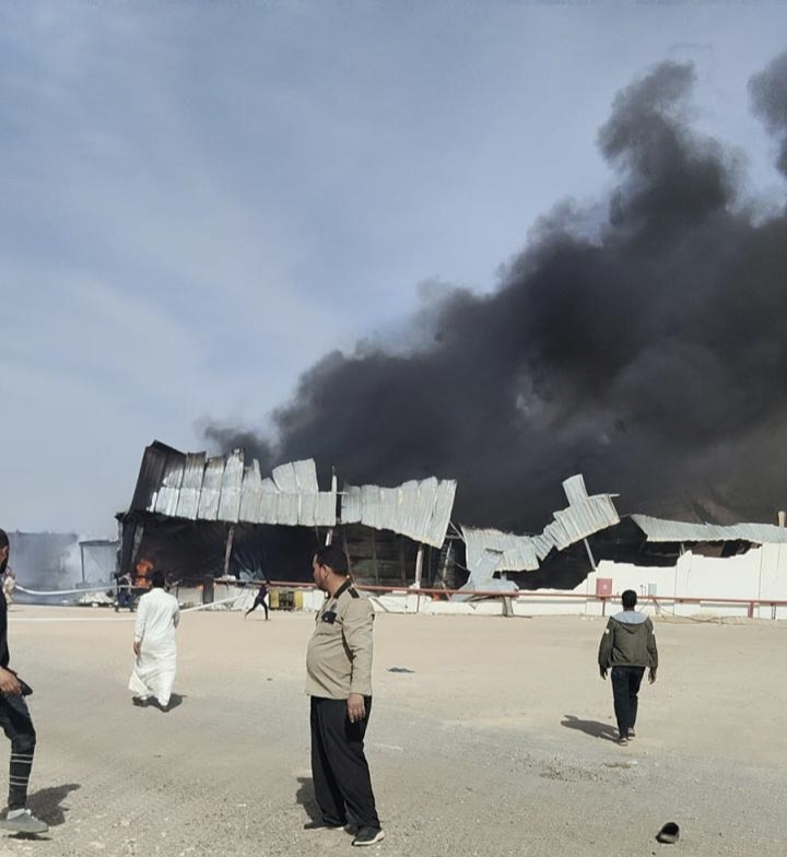 الحماية المدنية تسيطر على حريق مصنع تنر بالطريق الصحراوي بالبحيرة