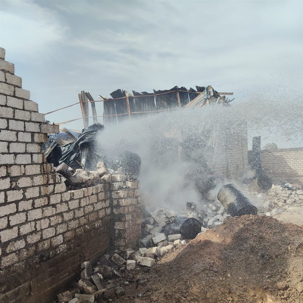 الحماية المدنية تسيطر على حريق مصنع تنر بالطريق الصحراوي بالبحيرة