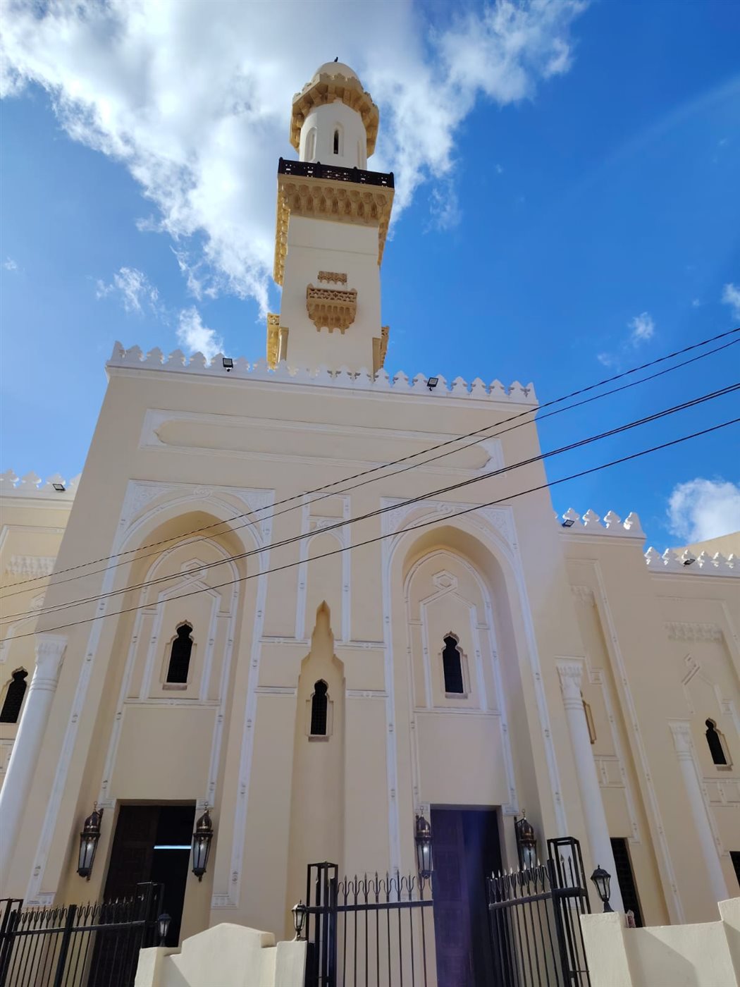 <strong>زخارف مدخل المسجد العباسي&nbsp;</strong>