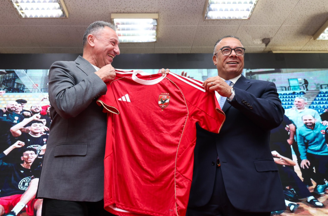 اتحاد السلة يسلم النادي الأهلي كأس دوري المرتبط