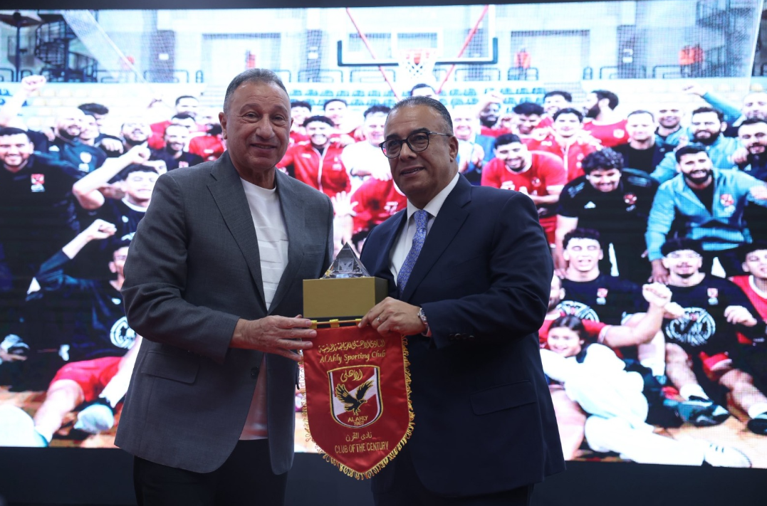 اتحاد السلة يسلم النادي الأهلي كأس دوري المرتبط