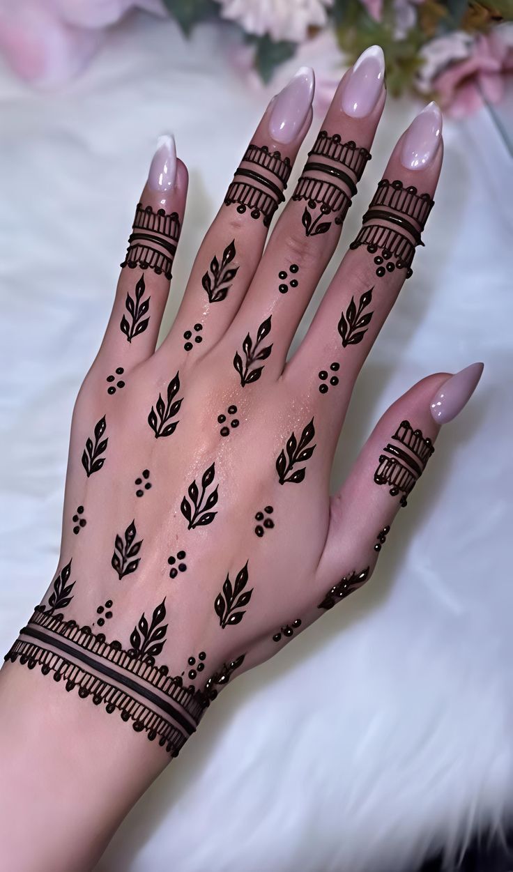 رسومات حنة على الجسم للعروسة