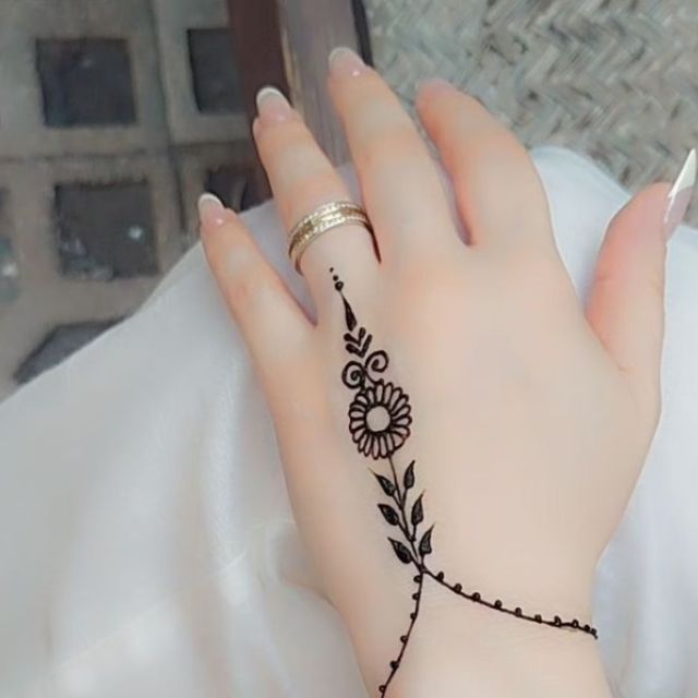 نقش حناء على الظهر والكتف