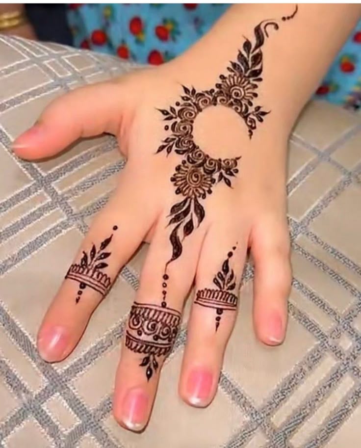 رسومات حنة على الجسم للعروسة