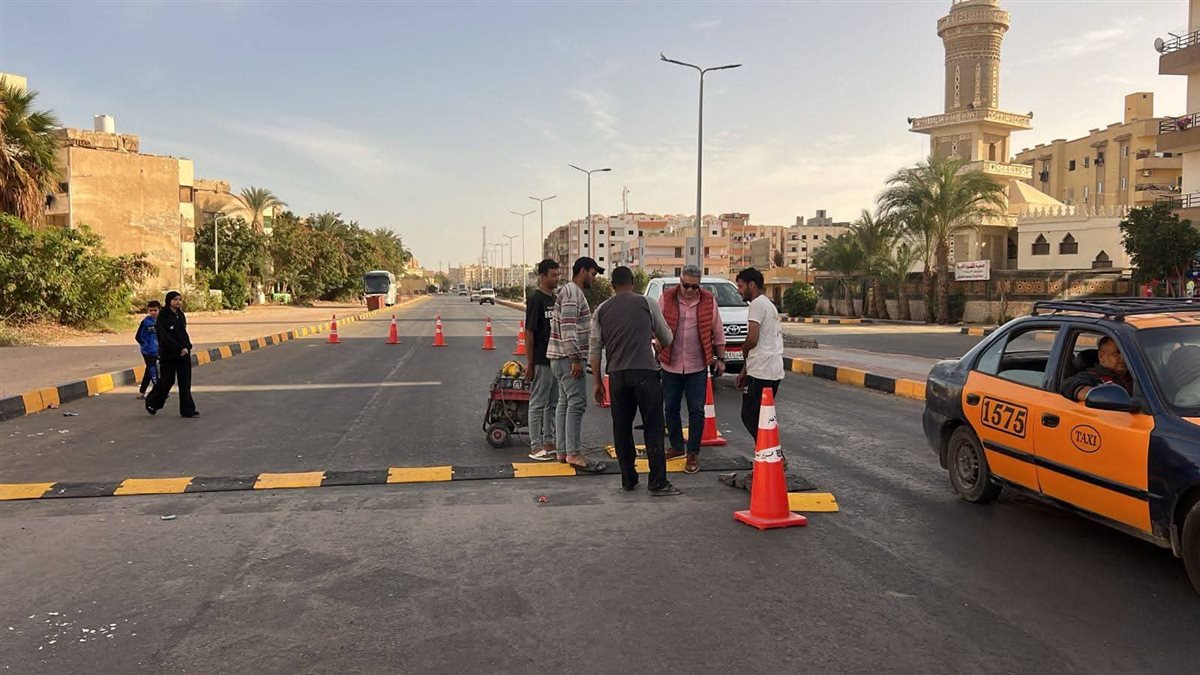مطبات صناعية بالشوارع الحيوية بالغردقة 