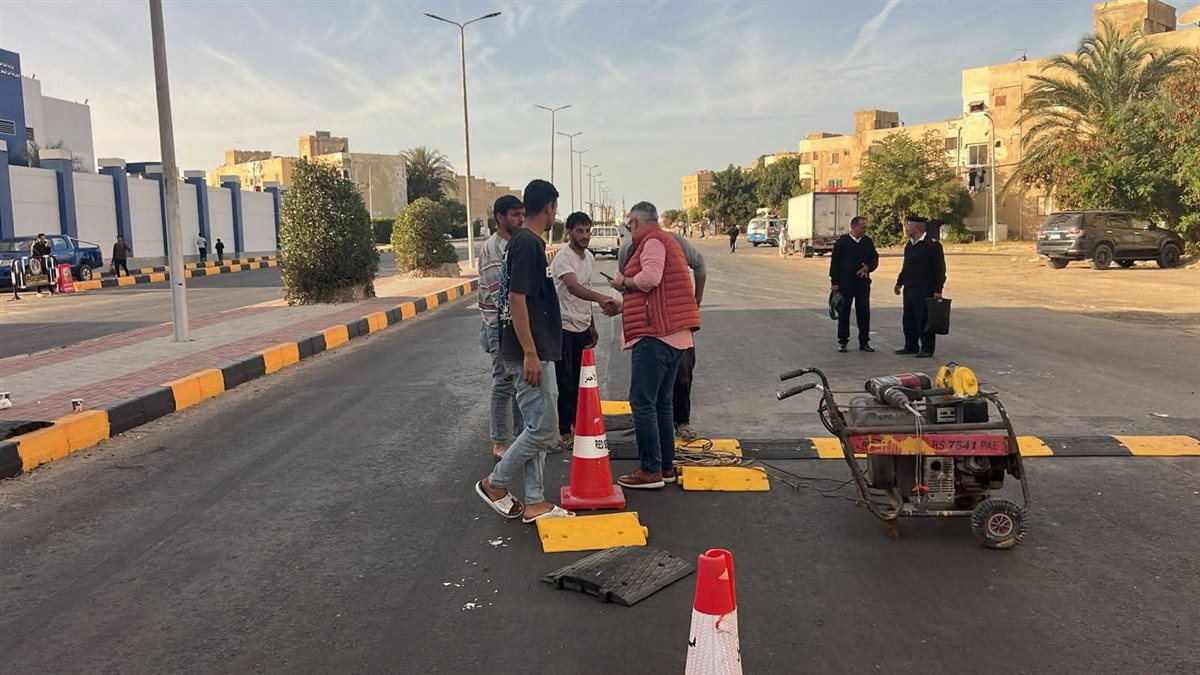 مطبات صناعية بالشوارع الحيوية بالغردقة 