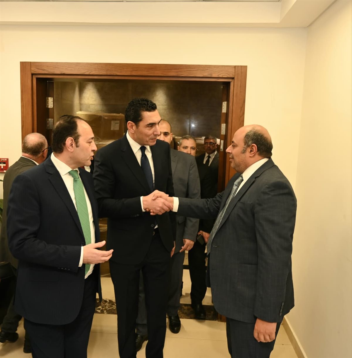 وزير الشباب والرياضة يتفقد قطاعات الوزارة في أول أيام عمله