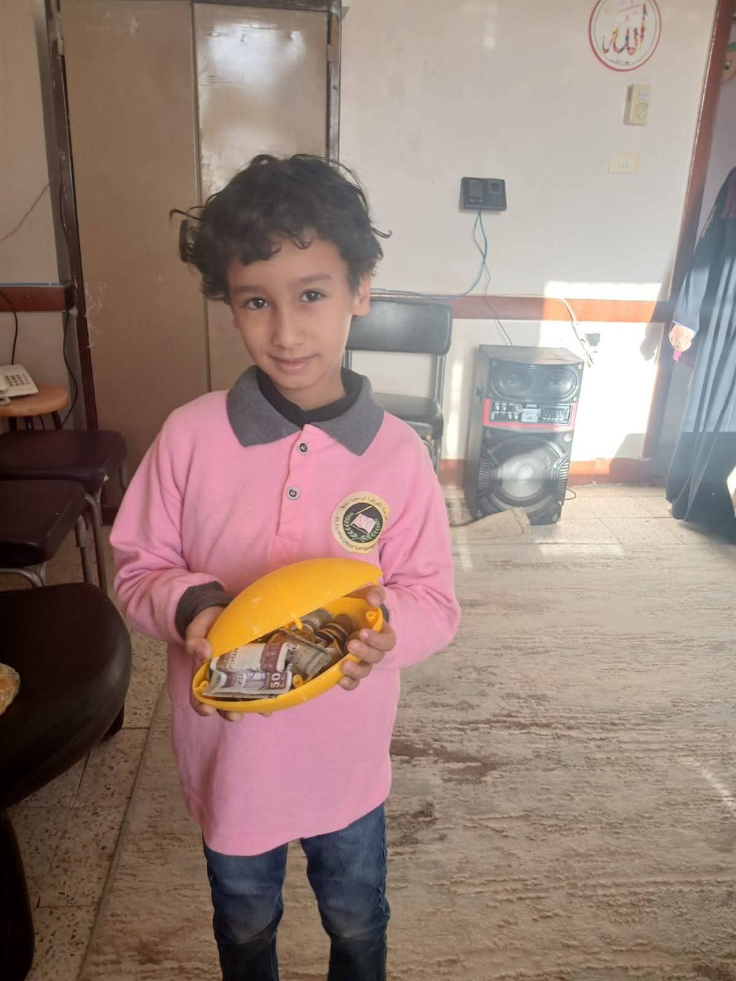 جانب من تبرع الطفل يزيد لحملة قطاع غزة