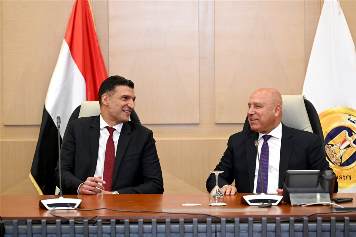 المهندس خالد هاشم وزير الصناعة الجديد وكامل الوزير