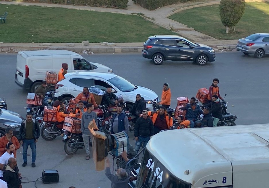 عمال توصيل لاحدى الشركات يتسببون في تعطيل تصوير مسلسل وفاء عامر السرايا الصفرا