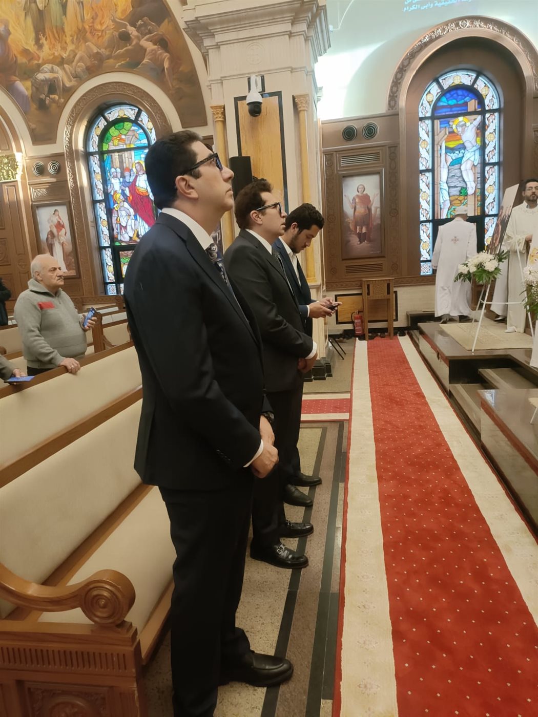 <strong>قداس الأربعين لوالدة الفنان هاني رمزي</strong>