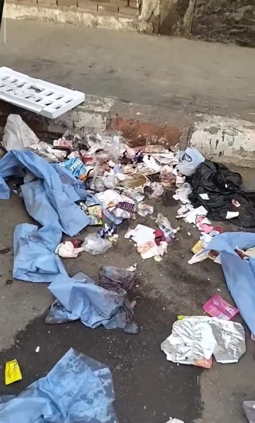 إلقاء المخلفات الطبية بجوار صناديق القمامة