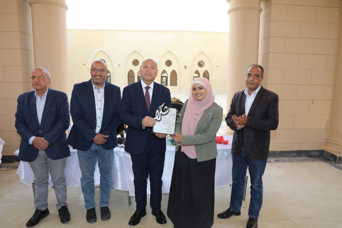 تكريم الحرفيين والفنيين القائمين على أعمال الترميم