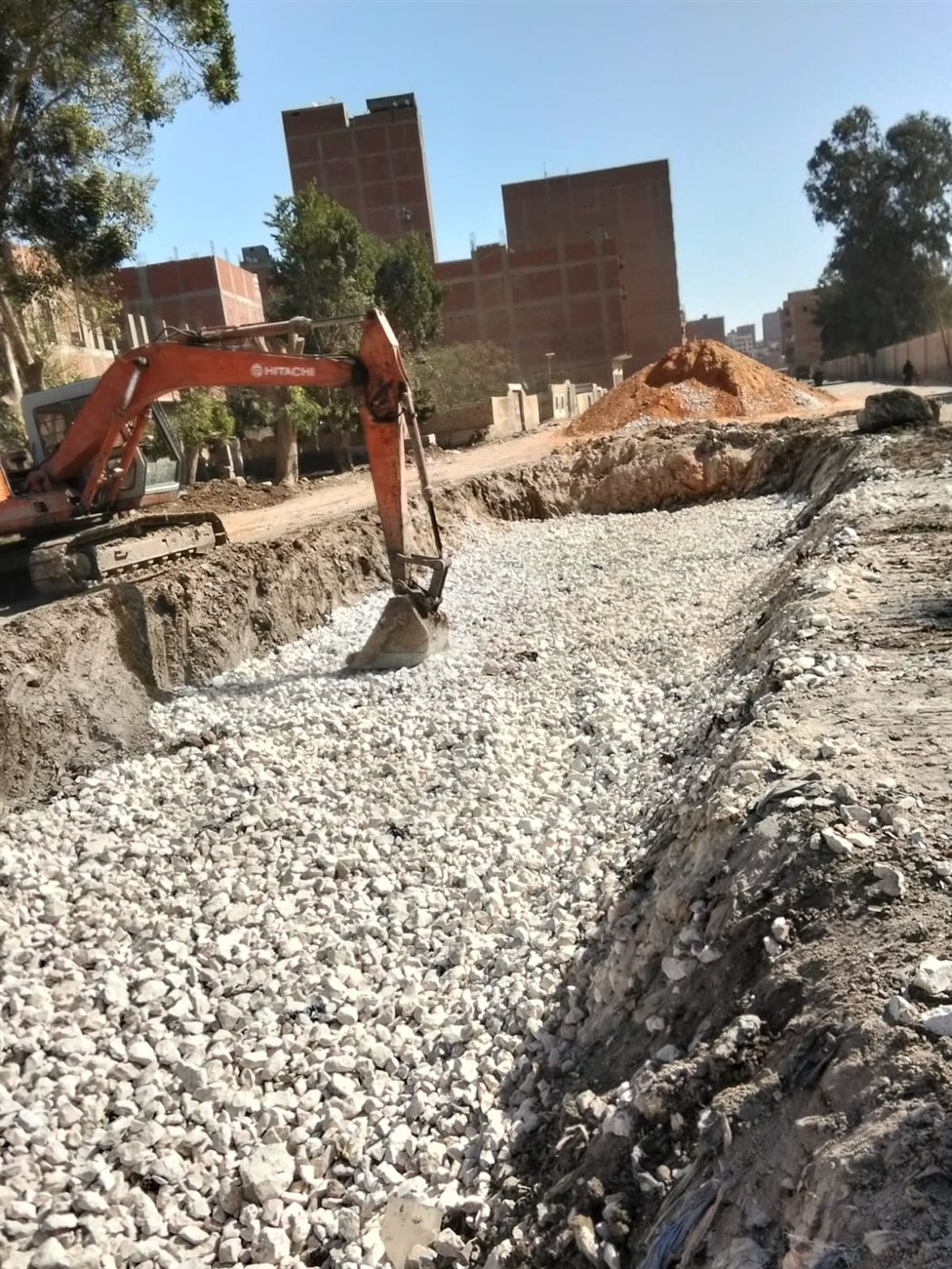 محافظ الجيزة يتابع أعمال تطهير ترعة الحفرية بالبراجيل