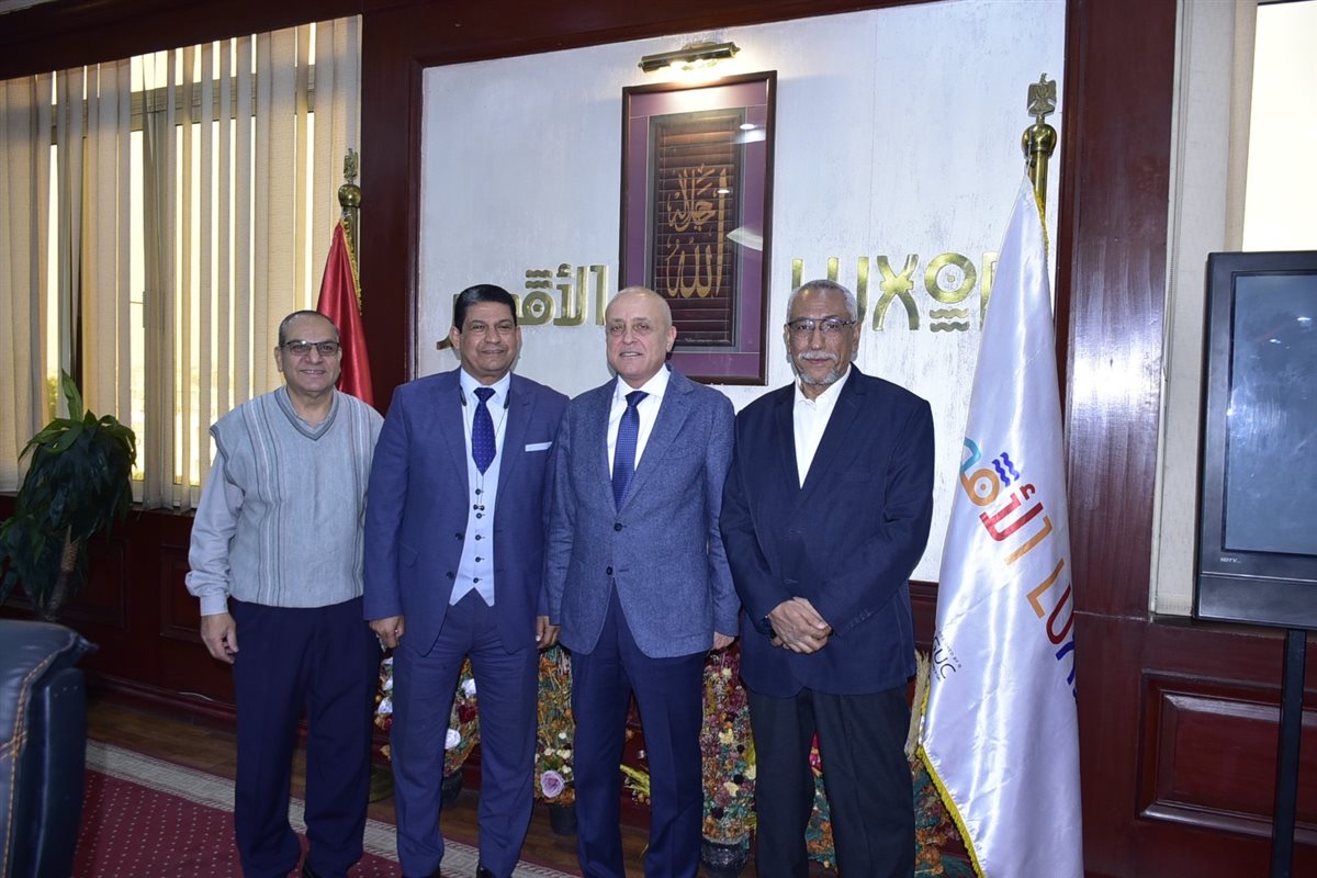 محافظ الأقصر يسلم مساكن الطود وسط فرحة الأهالي