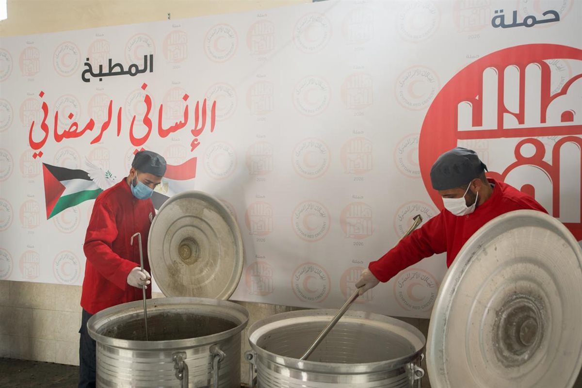 &nbsp;المطبخ الإنساني الرمضاني للهلال الأحمر يقدم مليون وجبة للأشقاء الفلسطينيين في غزة