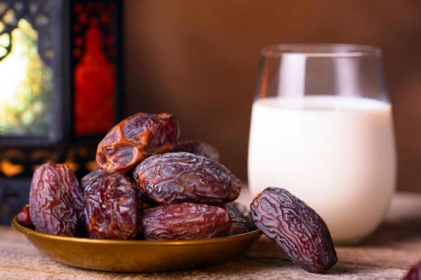 هل يجوز صيام العشر من ذي الحجة بنيتين