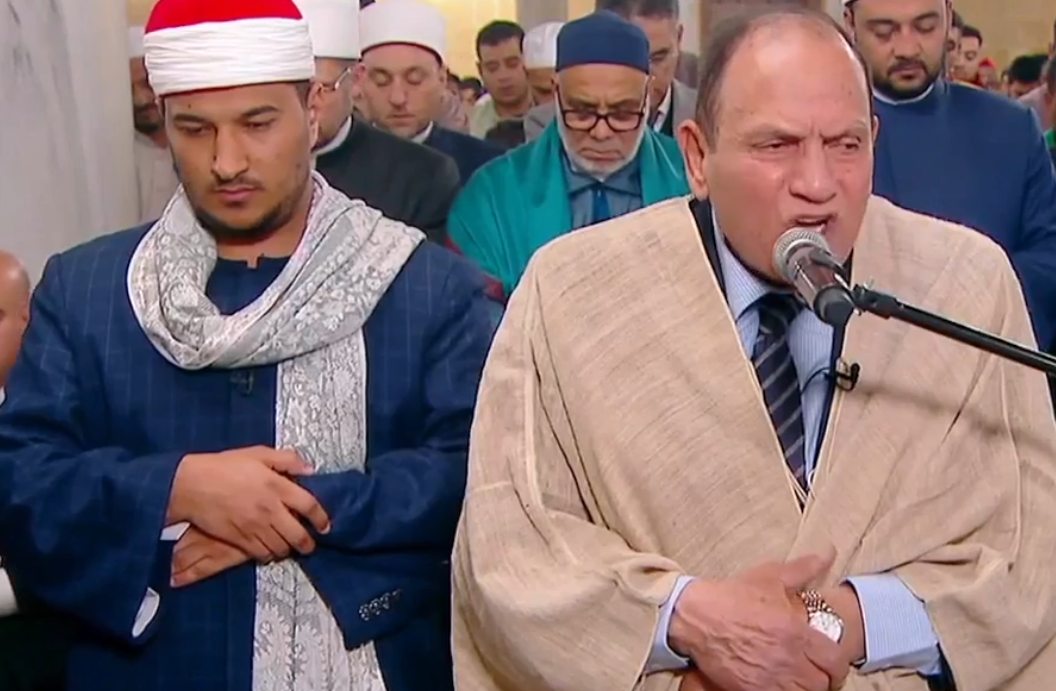 بعد حركات إصبعه أثناء القرءاة وتركيزه مه متسابق دولة التلاوة.. مستخدمو السوشيال ميديا يشيدون بإتقان وحفط الدكتور أحمد نعينع