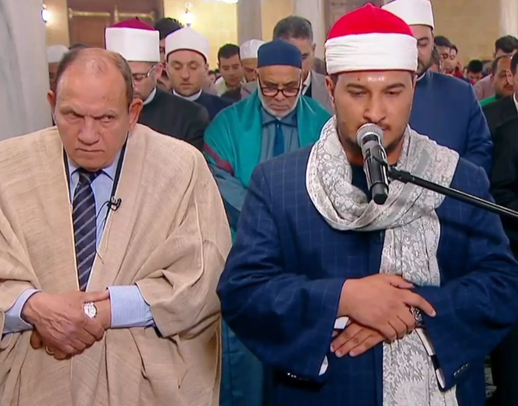 بعد حركات إصبعه أثناء القرءاة وتركيزه مه متسابق دولة التلاوة.. مستخدمو السوشيال ميديا يشيدون بإتقان وحفط الدكتور أحمد نعينع