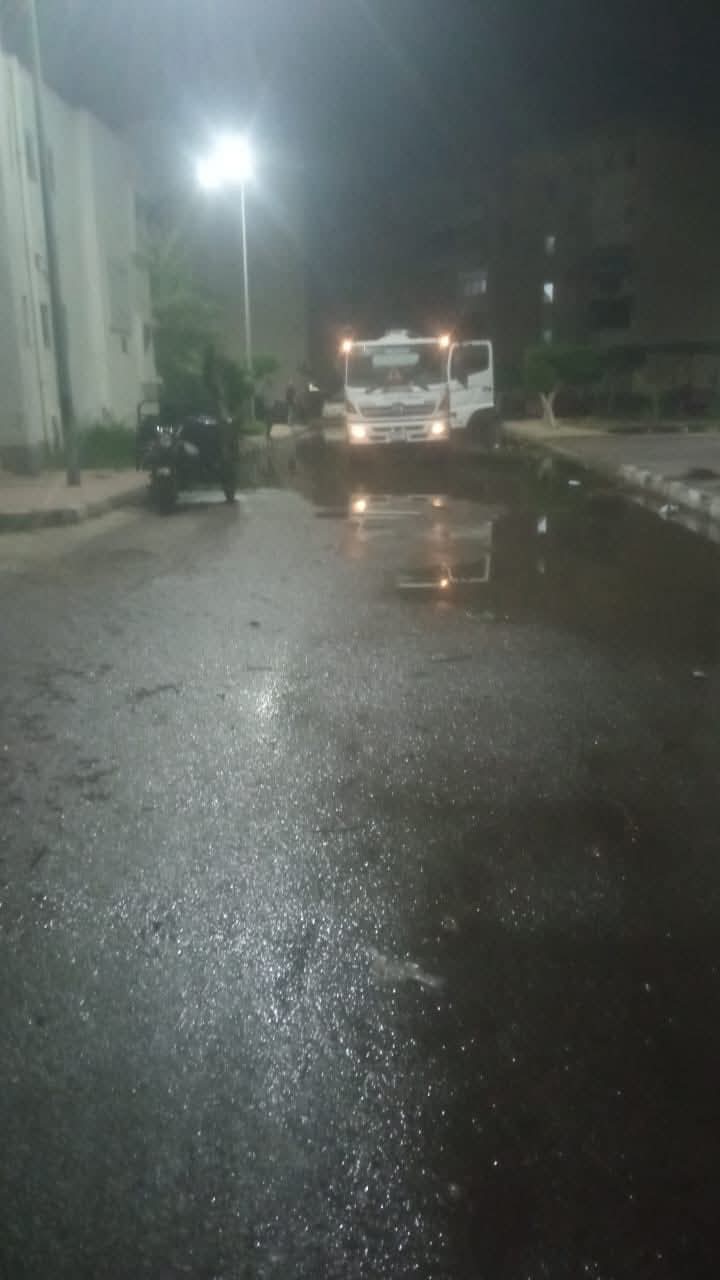 جهود رفع مياه البحر المتوسط ببورسعيد 