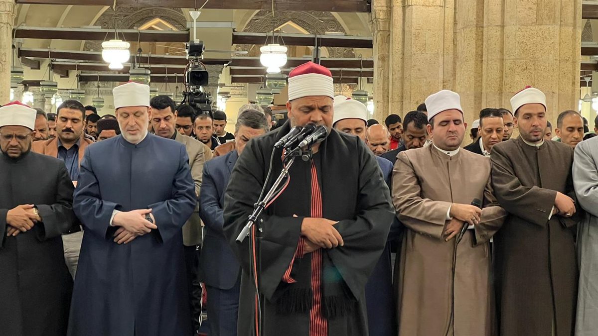 آلاف المصلين بالجامع الأزهر