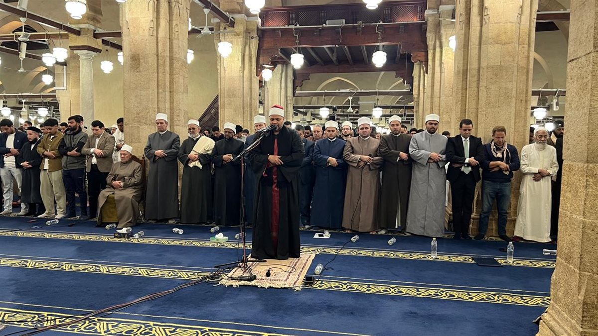 آلاف المصلين بالجامع الأزهر