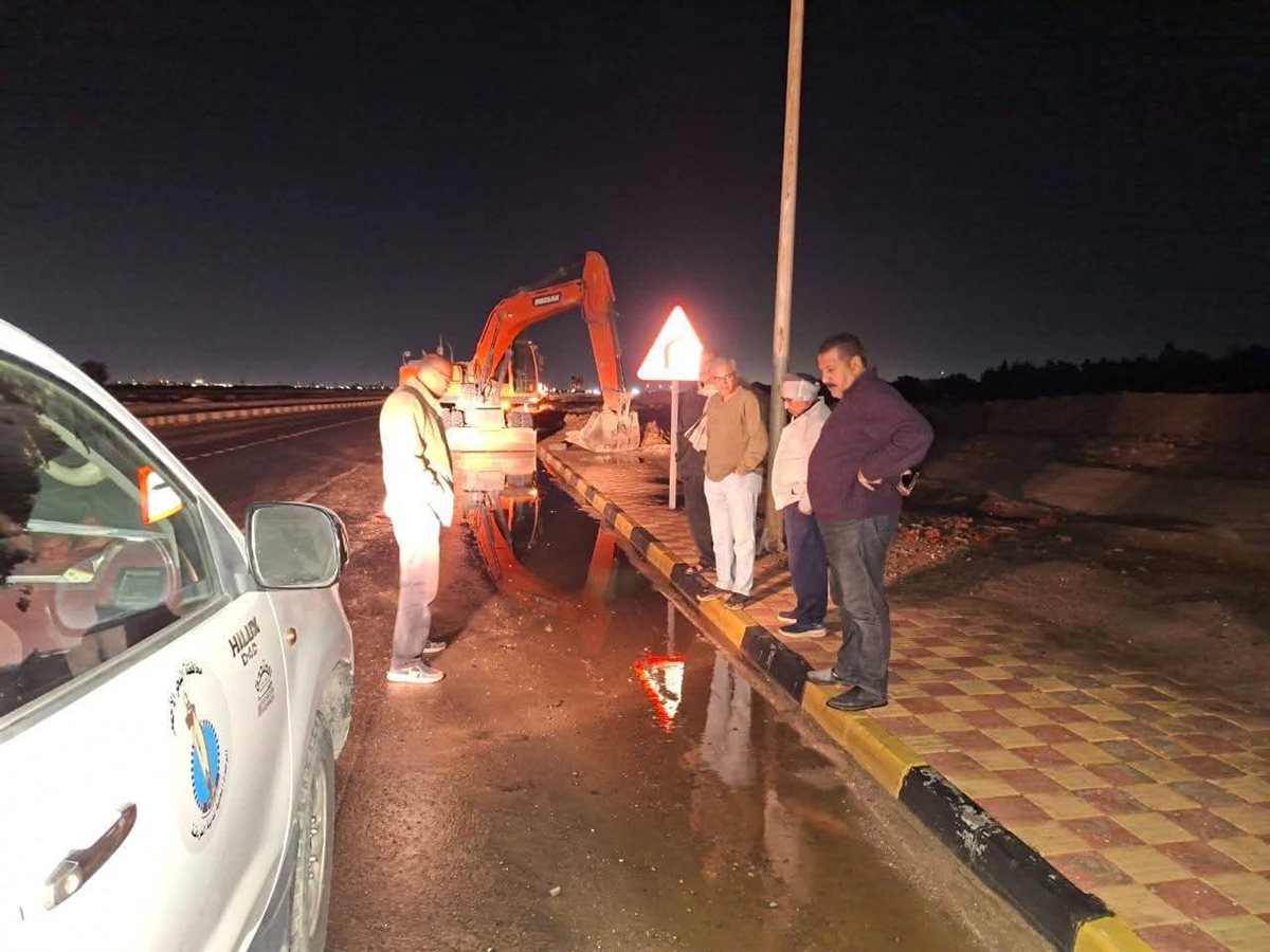 معالجة كسر خط المياه بالغردقة 