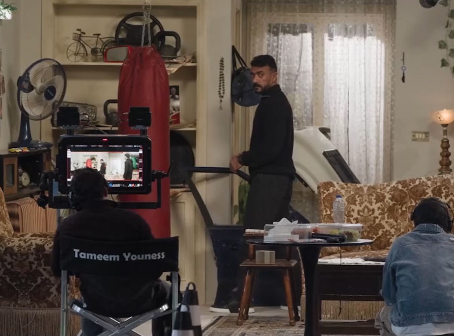 <strong>أحمد العوضي يكسر كاميرا وينفعل في برنامج تميم يونس</strong>