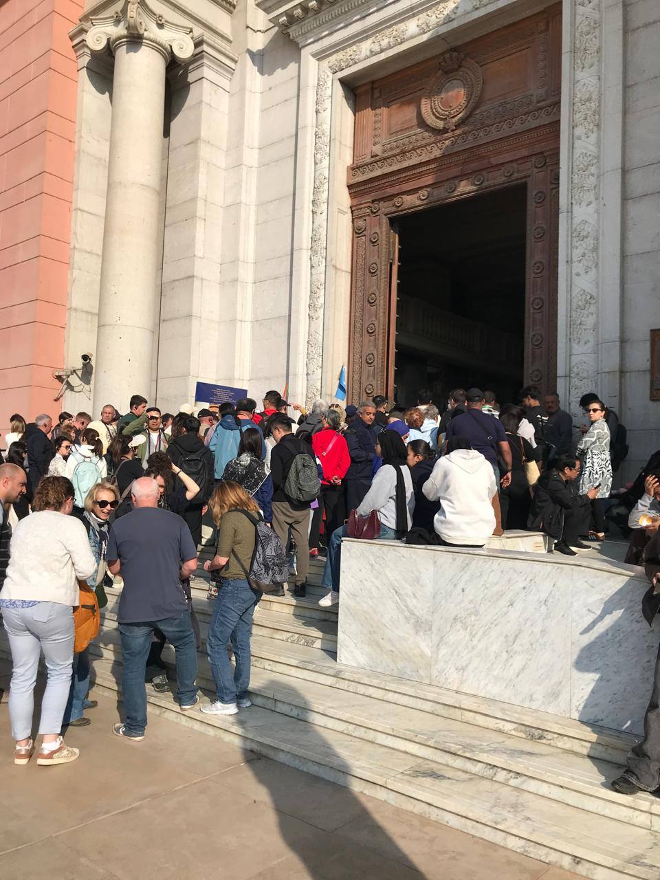 إقبال السائحين على المتحف المصري بالتحرير