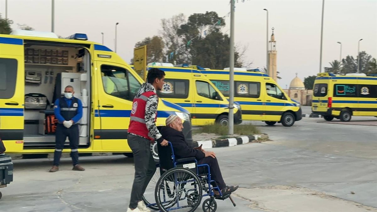 الهلال الأحمر المصري يواصل خدماته الإنسانية للدفعة الـ 16 من الفلسطينيين