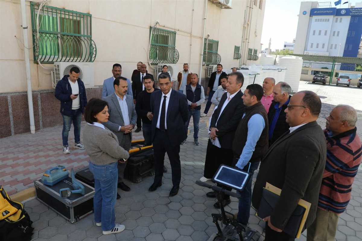 محافظ البحر الاحمر يتفقد مركز المعلومات 