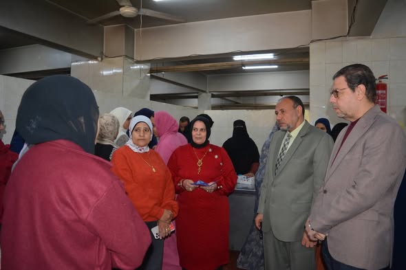 نائب رئيس جامعة الأزهر للوجه القبلي يتفقد مطعم المدينة الجامعية للطالبات بأسيوط ويؤكد: لا تهاون مع أي تقصير<br>&nbsp;