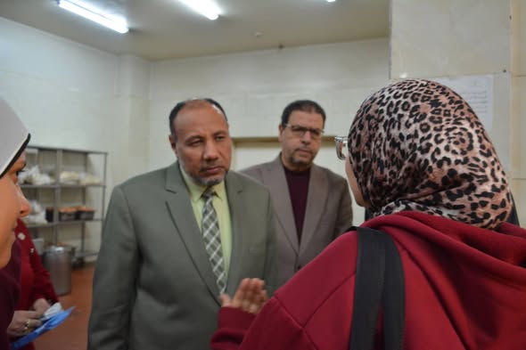 نائب رئيس جامعة الأزهر للوجه القبلي يتفقد مطعم المدينة الجامعية للطالبات بأسيوط ويؤكد: لا تهاون مع أي تقصير<br>&nbsp;