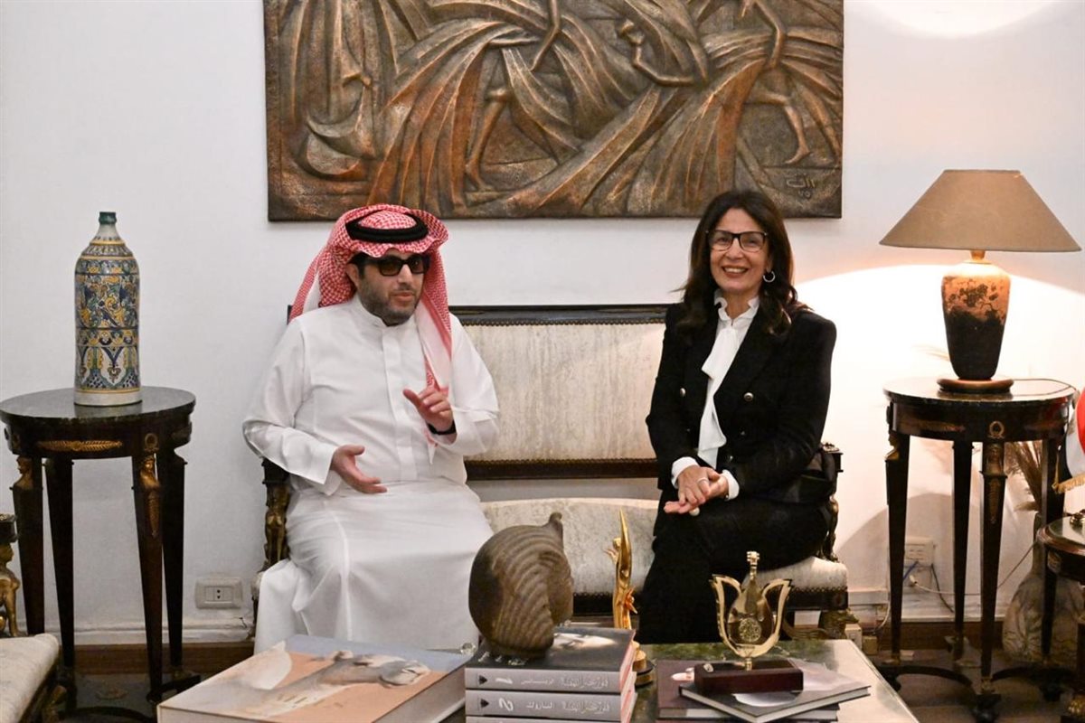 اللقاء