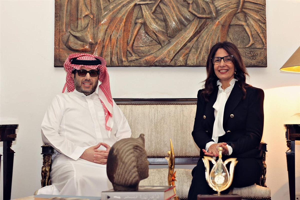 اللقاء