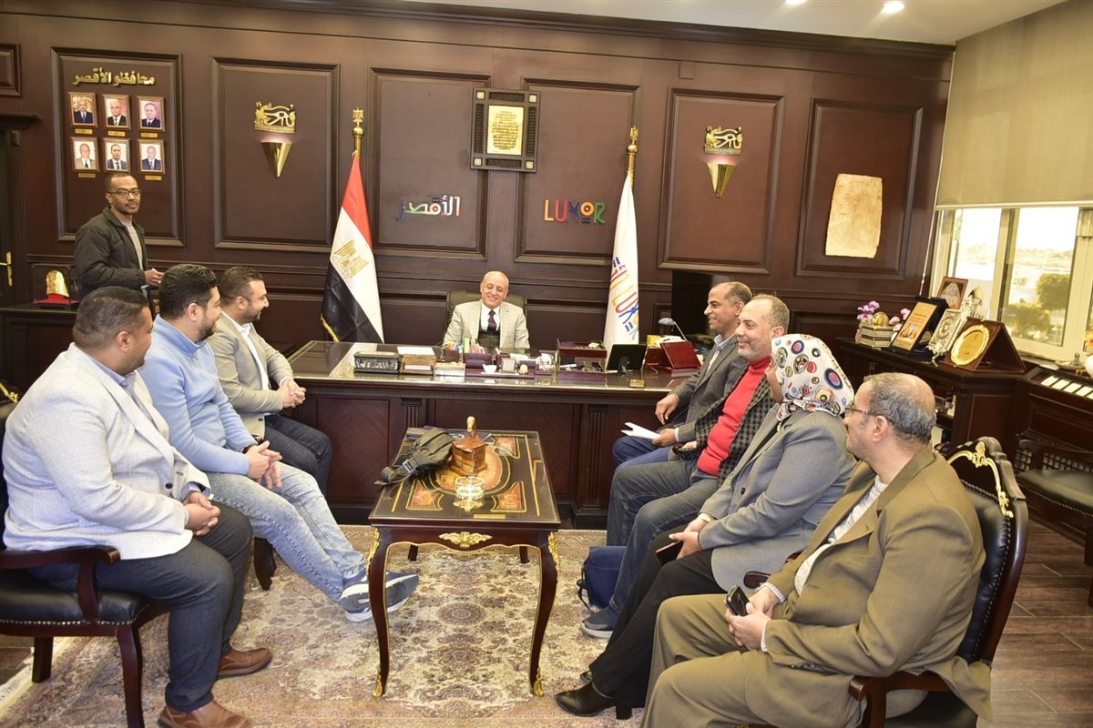 لقاء محافظ الأقصر مع وفد نقابة الأطباء&nbsp;