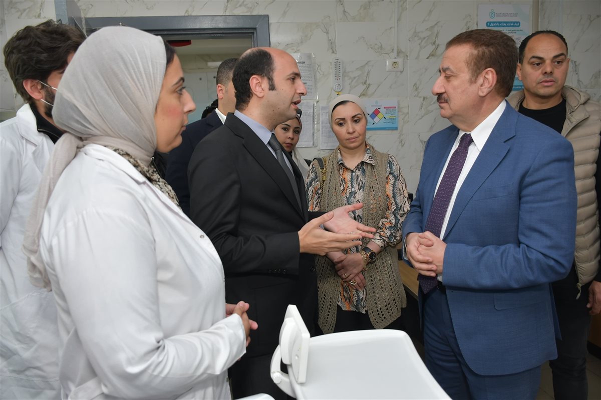 محافظ بورسعيد يتابع انتظام العمل بوحدة صحة المناخ 2 