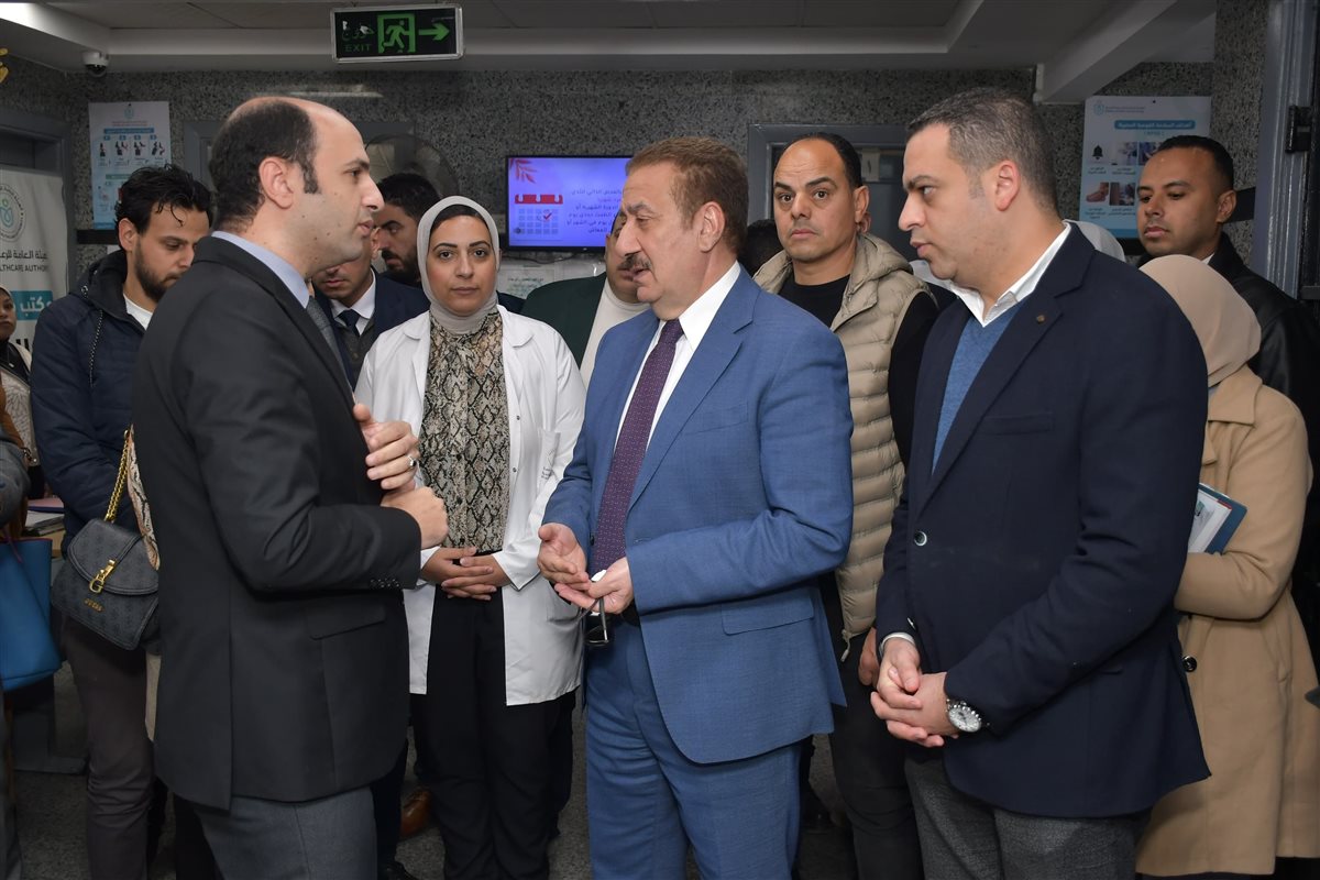 محافظ بورسعيد يتابع انتظام العمل بوحدة صحة المناخ 2 