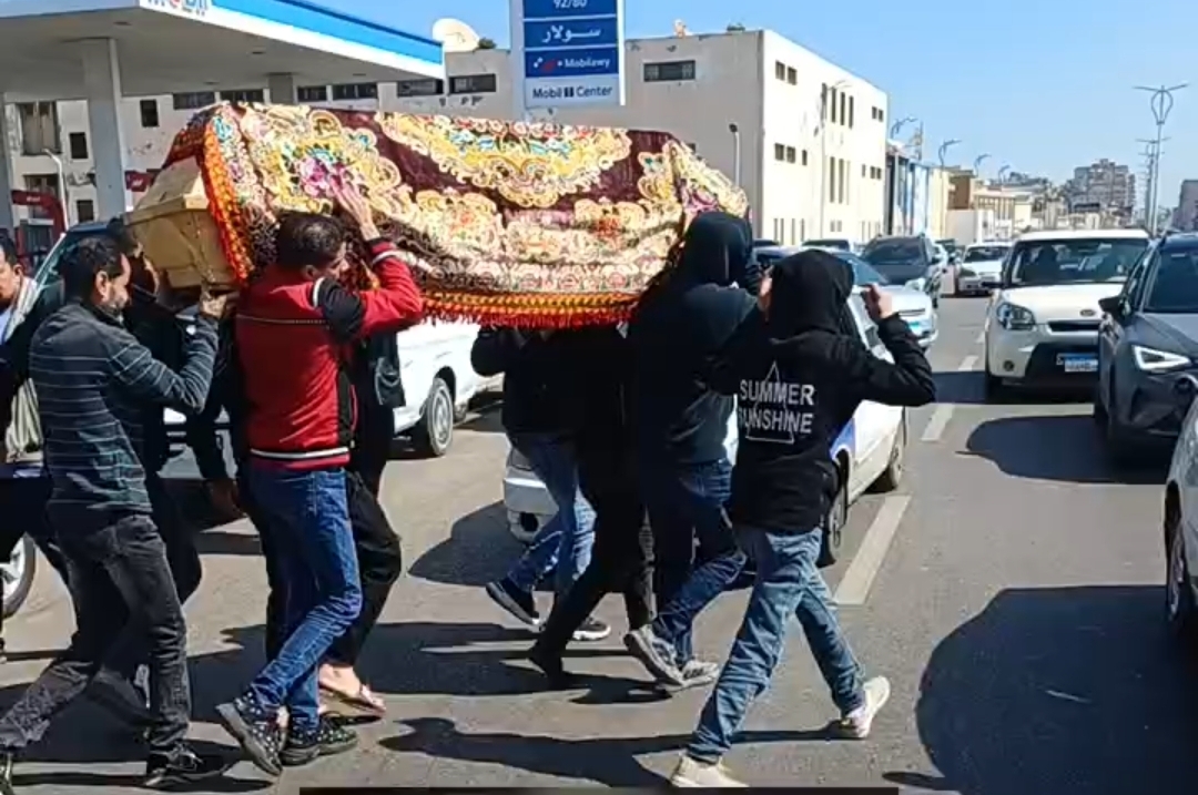 صلاة الجنازة على العروس فاطمة خليل ضحية أسرة خطيبها 