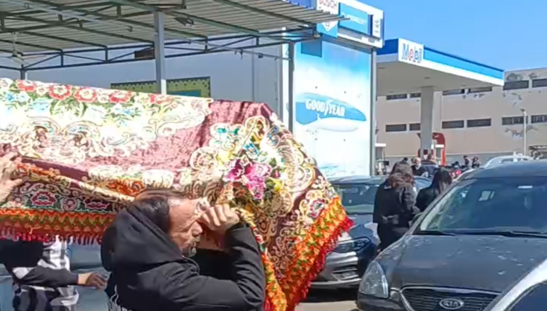 صلاة الجنازة على العروس فاطمة خليل ضحية أسرة خطيبها 