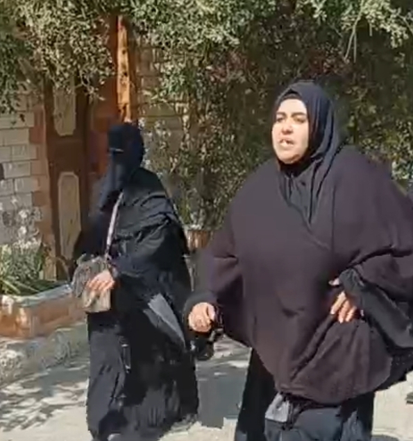 انهيار والدة العروس فاطمة خليل خلال جنازتها 