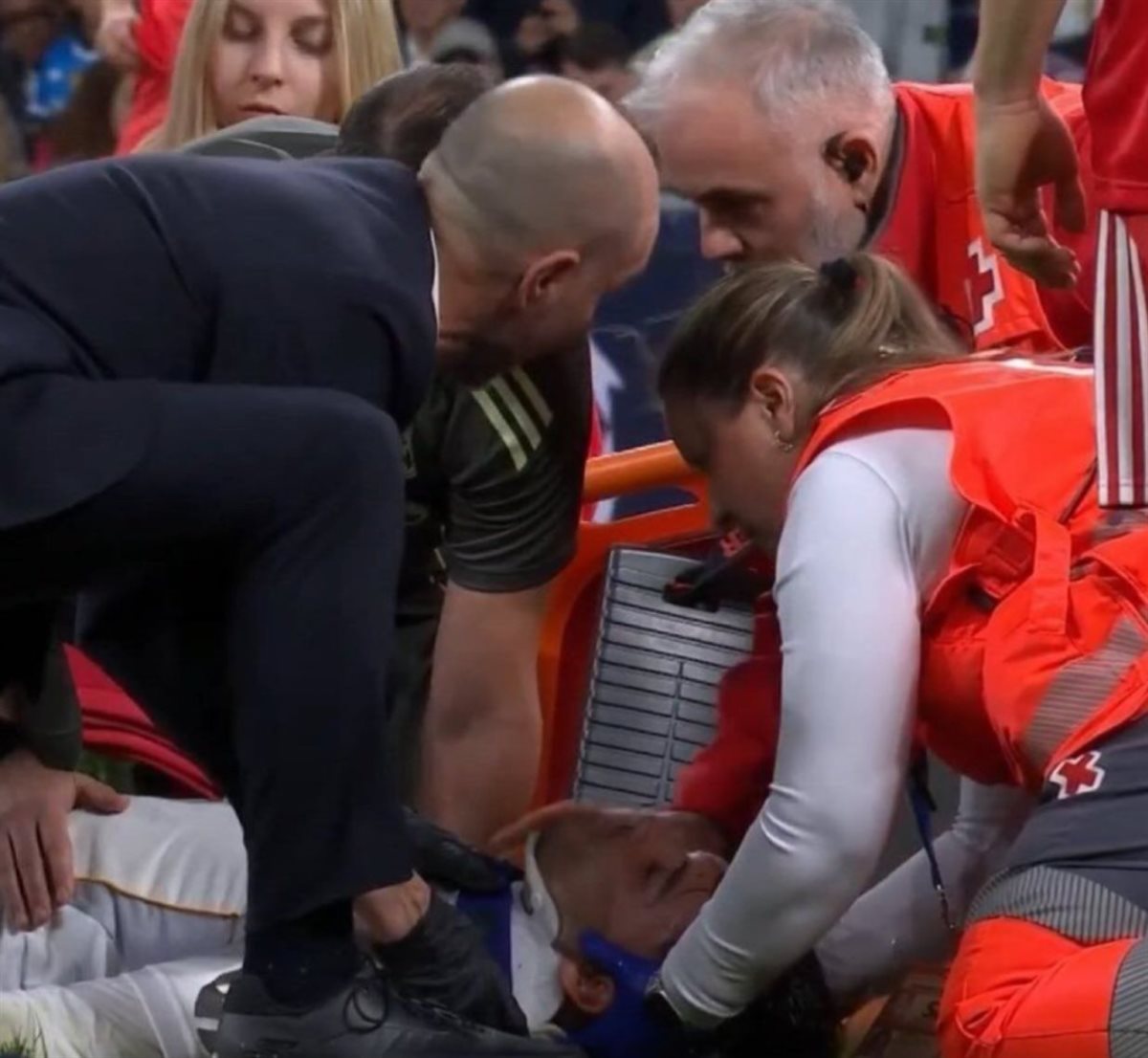 <strong>إصابة خطيرة لـ راؤول أسينسيو لاعب ريال مدريد في مباراة بينفكا بدوري أبطال أوروبا</strong>