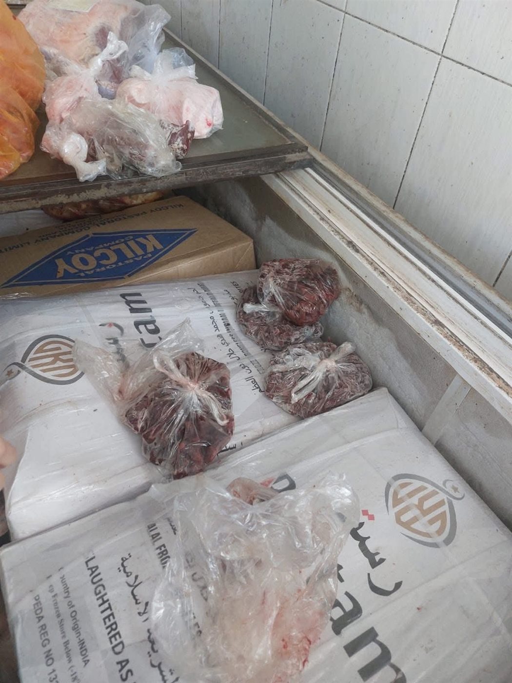 ضبط كميات من اللحوم والدواجن غير الصالحة