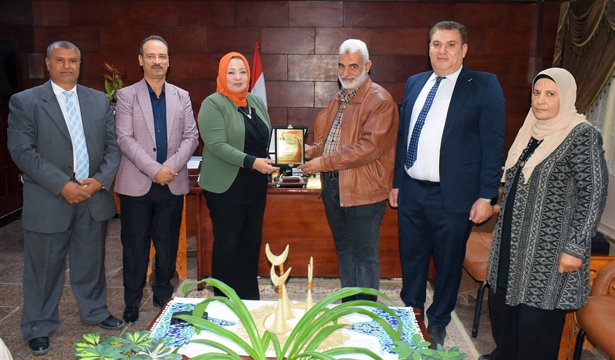 تكريم أوائل الثانوية العامة المشاركين في أوائل الطلبة 